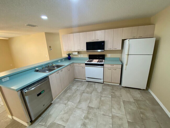 Building Photo - Charming Just Renovated Unfurnished ANNUAL LEASE - 2 Bedroom 2 Bath Patio Villa - Located In The ...