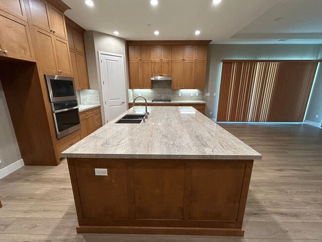Building Photo - 3 Bedroom 2 Bathroom Luxury 55+ Living in Twin Oaks