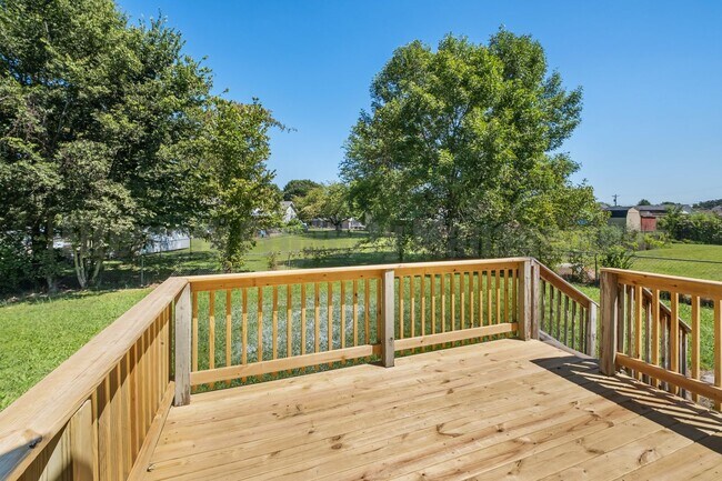 Building Photo - Newly Renovated 4 Bedroom 2 Bathroom