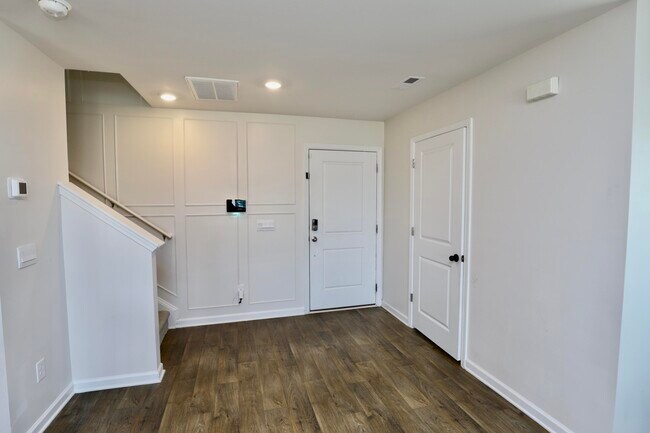 Building Photo - 352 Sandbach Rd