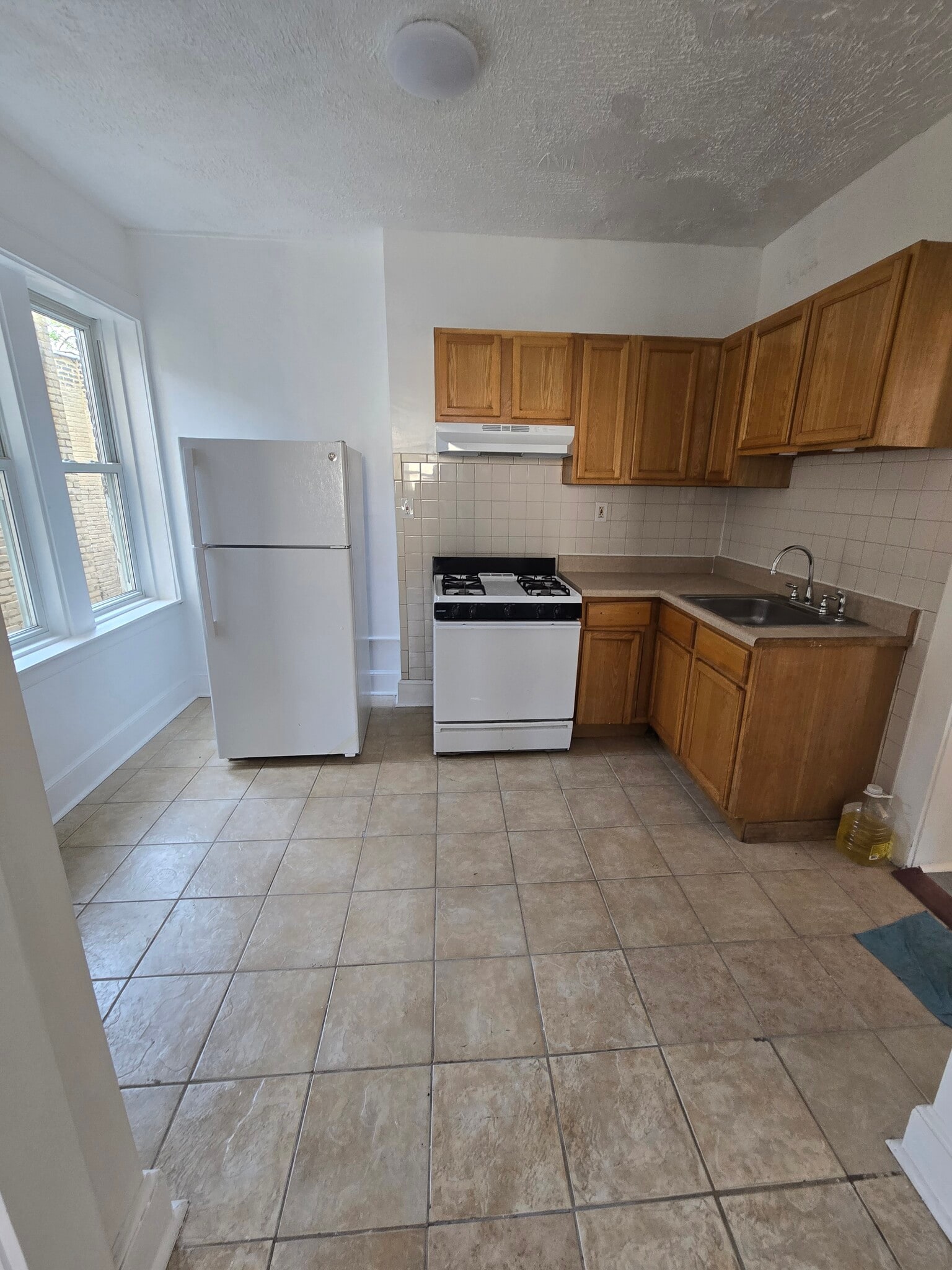 Building Photo - 526 S 15th St