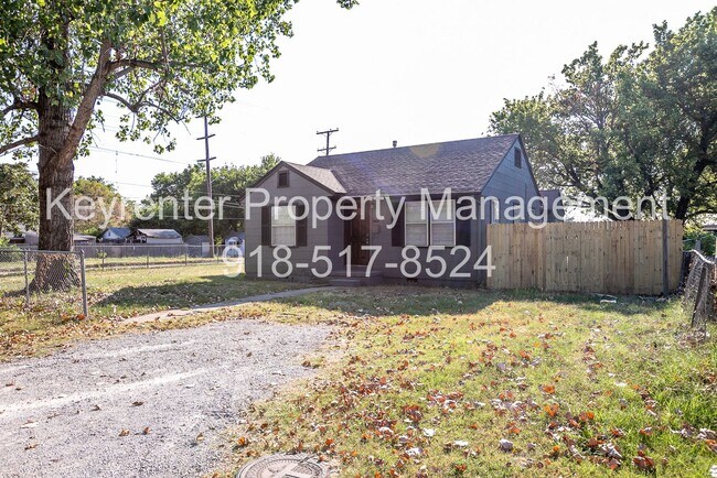 Building Photo - 1502 N Columbia Ave