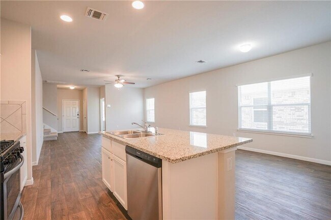 Building Photo - Beautiful and Spacious 4 BR / 3 BA Home fo...