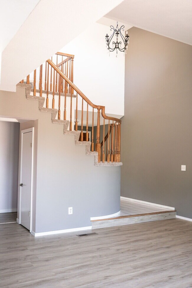 Building Photo - "Charming 3-Bed Home with Fireplace & Pool...