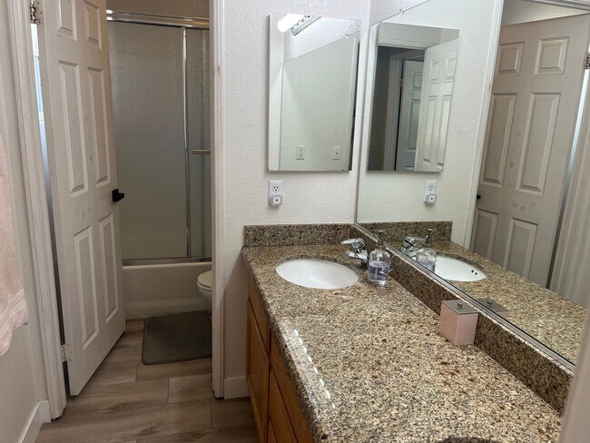 Building Photo - Pool Home - 4 bedroom - Paseo Del Sol