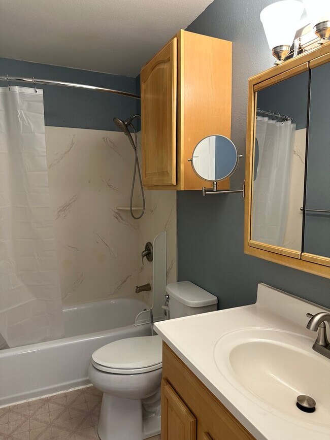 Building Photo - Fully Updated 3B/ 1BA Duplex| Washer and Dryer in unit| Huge fully fenced backyard w/ shed, garde...