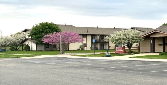 Building Photo - 800 E Smith St