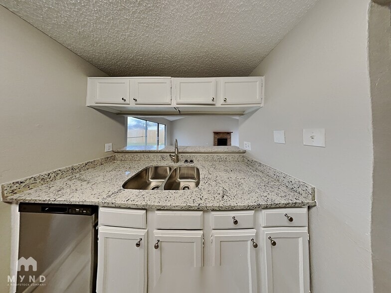 Building Photo - 7417 Shadow Bend Dr