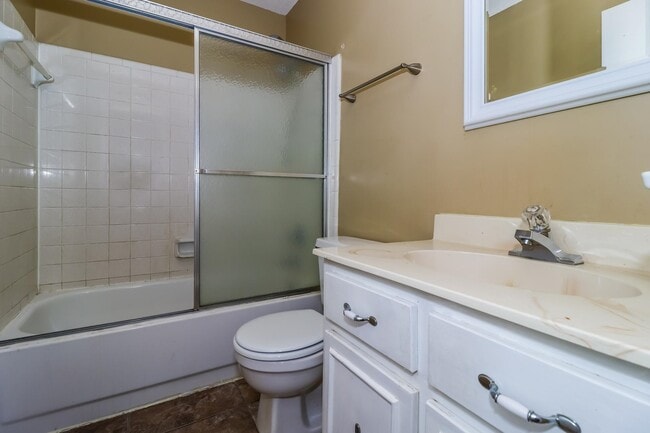 Building Photo - 3048 Ingleside Dr