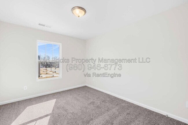 Building Photo - 4053 Lawnview Dr