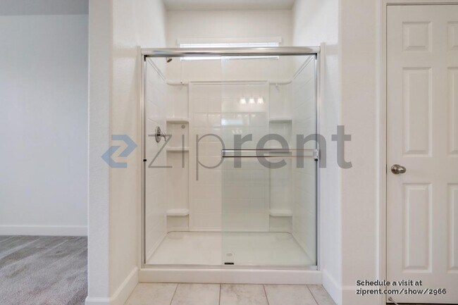 Building Photo - Unit
