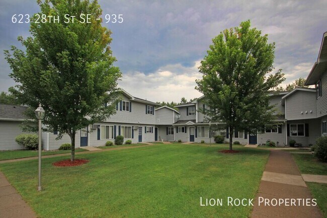 Building Photo - 623 28th St SE