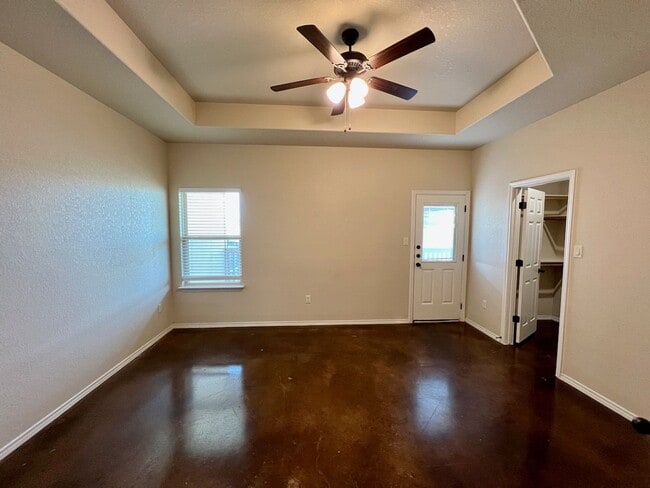 Building Photo - Luxury 3/2 Duplex in NBTX