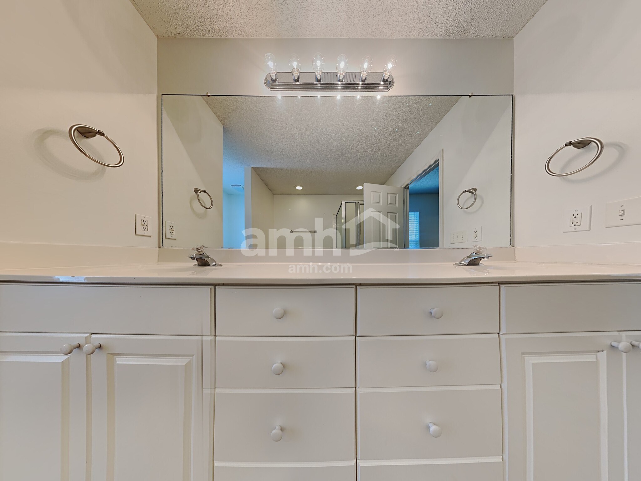 Building Photo - 325 Sunburst Way