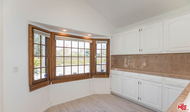 Building Photo - 12694 Montana Ave