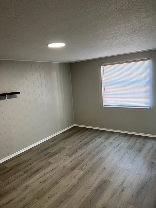 Building Photo - 612 Dogwood Ct