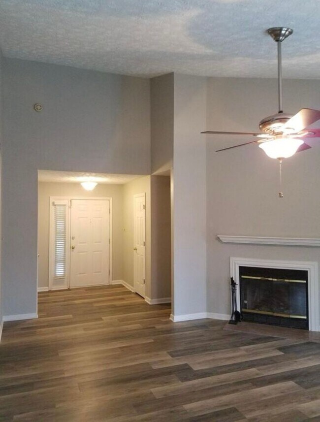 Building Photo - Knoxville 37922 - 3 bedroom, 2 bath home - Contact Susan Niedergeses 865-300-4722