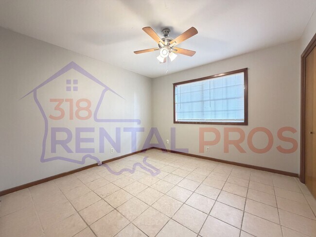 Building Photo - Four Bedroom Two Bath Home