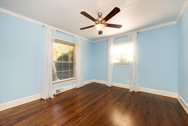 Building Photo - 5400 Farmbrook Dr