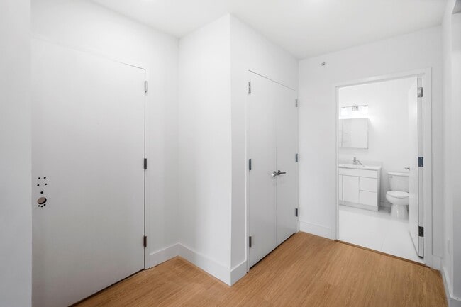 Building Photo - 50-52 Easton Ave