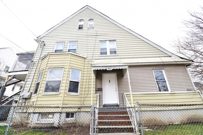 Building Photo - 705 E 25th St