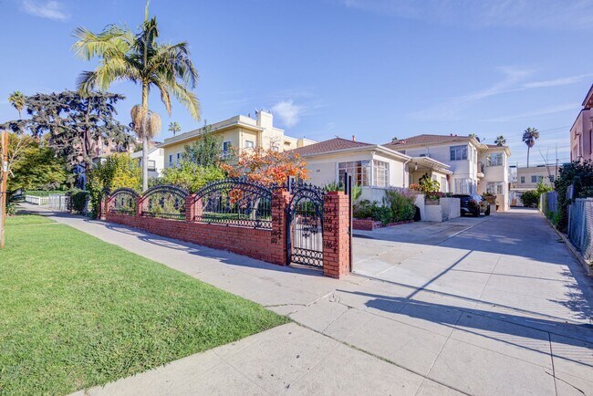 Building Photo - Berendo Street Apartments