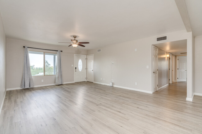 Building Photo - 6842 N Camino de las Brisas