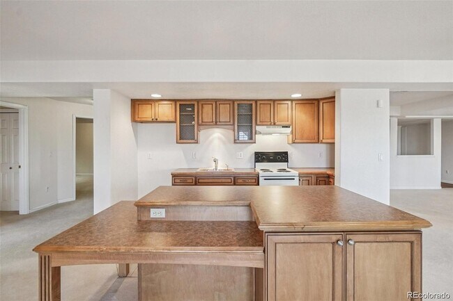 Building Photo - 6333 S Sicily Way