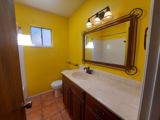 Building Photo - Spacious House