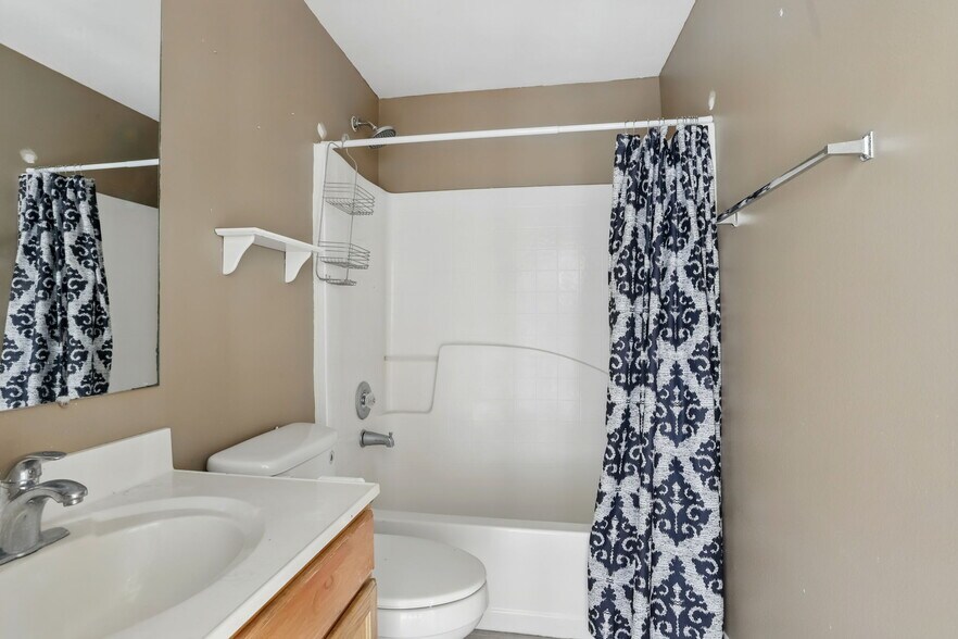 Building Photo - 5569 Lafayette Park Dr N