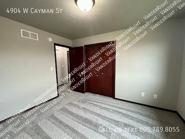 Building Photo - 4904 W Cayman St