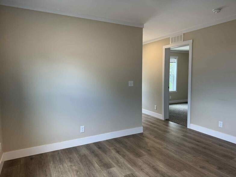 Building Photo - 48571 Lakeview Cir