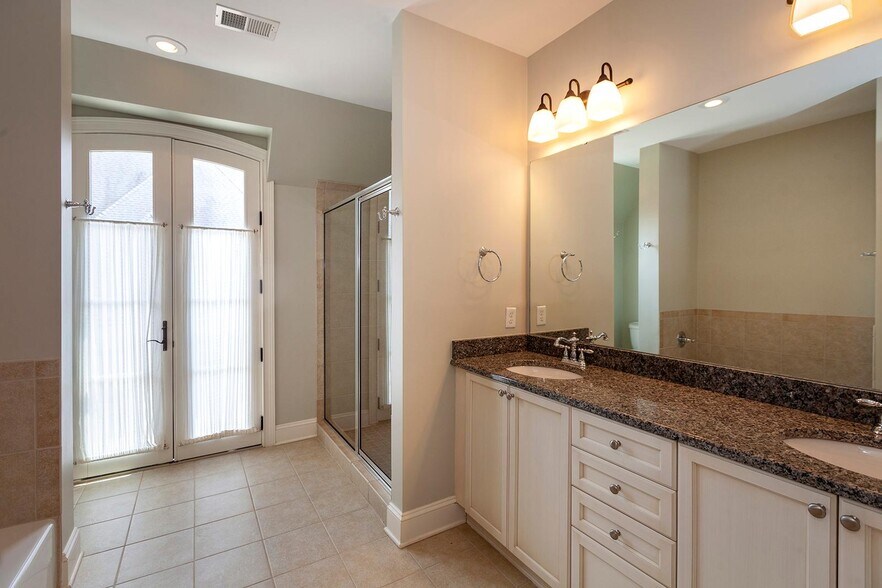 Building Photo - 8819 Provence Village Lane