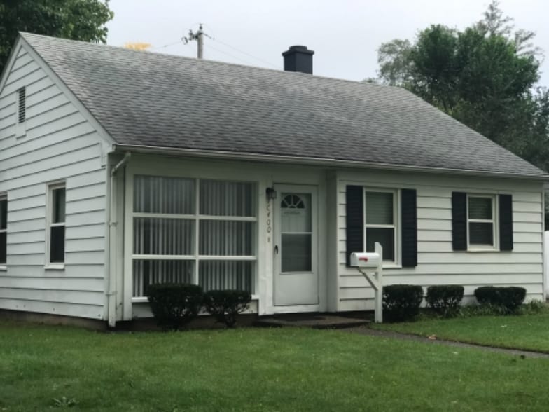 Building Photo - 10400 Albany St