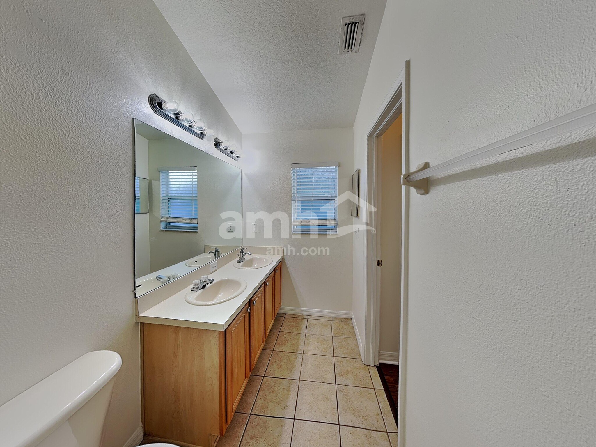 Building Photo - 2248 Roanoke Springs Dr