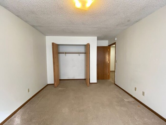 Building Photo - $950 | 1 Bedroom, 1 Bathroom Apartment | N...