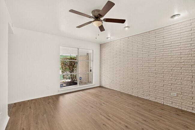 Building Photo - 802 Wisteria Way