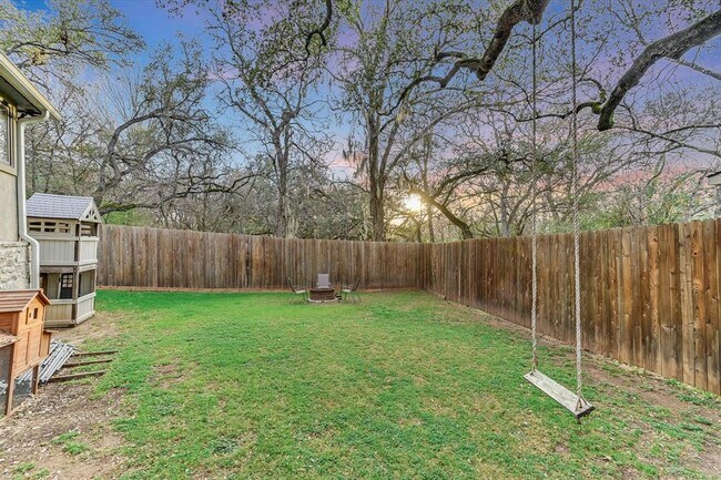 Building Photo - 640 Bluffside Dr