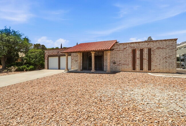 Building Photo - 3329 Old Spanish Trail
