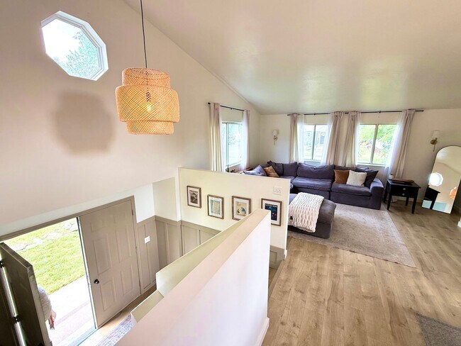 Building Photo - Beautiful Home in South Salt Lake City