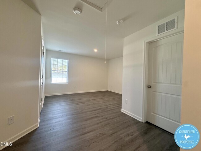 Building Photo - 49 Suhani Ln