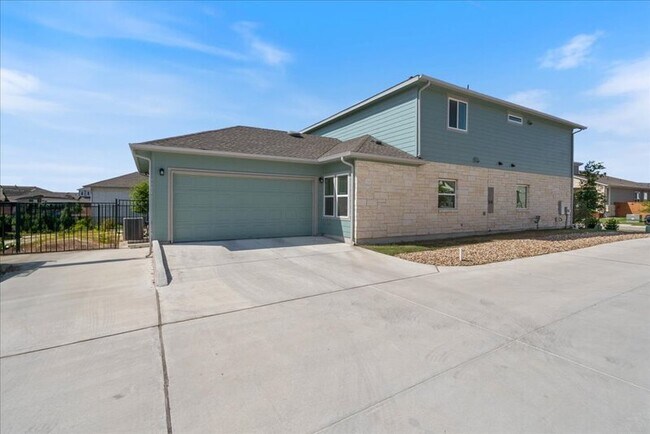 Building Photo - 9015 Looksee Ln