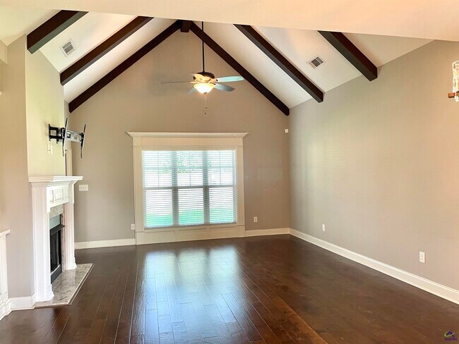 Building Photo - 104 Kloe Ct