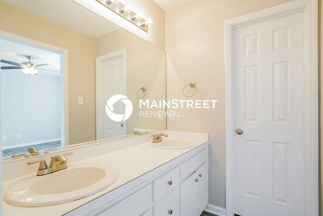 Building Photo - 3 Bedroom Pet-Friendly Home in CLAYTON, NC...