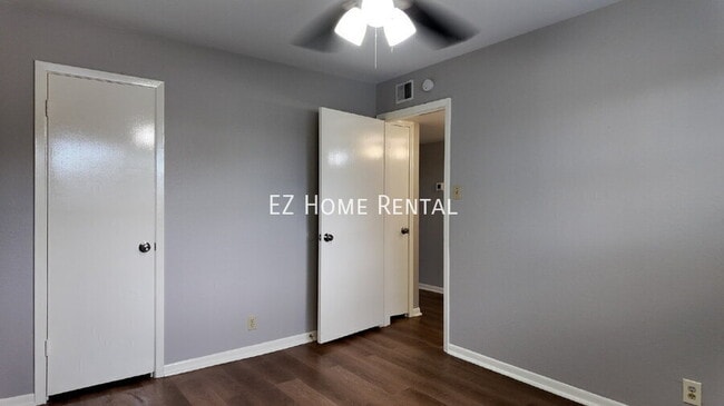 Building Photo - 2102 5th Ave N