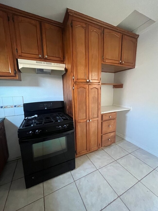 Building Photo - 1609-1611 Gundry Ave