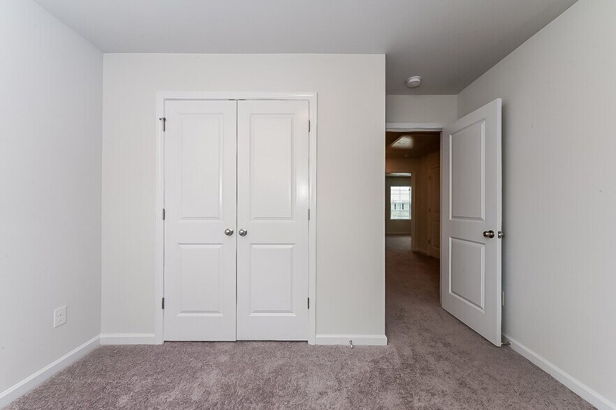 Building Photo - 299 Hamilton Pointe Dr