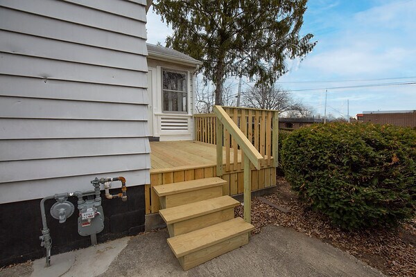 Building Photo - 864 N Addison Ave