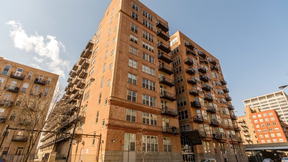 Building Photo - 500 S Clinton St