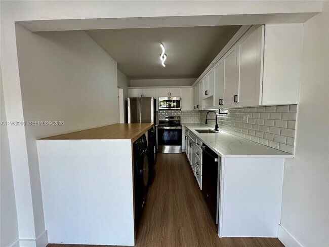 Building Photo - 5900 SW 127th Ave